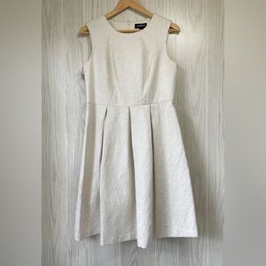 Liz Claiborne Cream Shimmer Pleated  Size 8 LNC